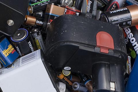 电瓶可以回收多少钱√铅酸电池回收价-废旧电瓶回收厂家